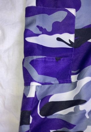 Pantalones largos militares morados de segunda mano por 5 EUR en Valls en  WALLAPOP