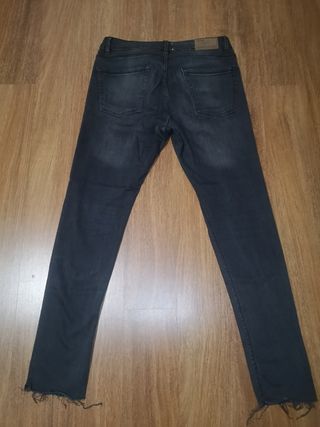Pantalón Skinny hombre pull\u0026amp;bear de segunda mano por 5 EUR en Parla en  WALLAPOP