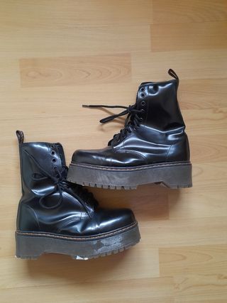 Botas militares piel mujer plataforma de segunda mano por 23 EUR en  Vilassar de Mar en WALLAPOP