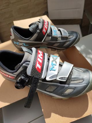 ZAPATILLAS MTB de segunda mano por 25 EUR en San Fernando en WALLAPOP