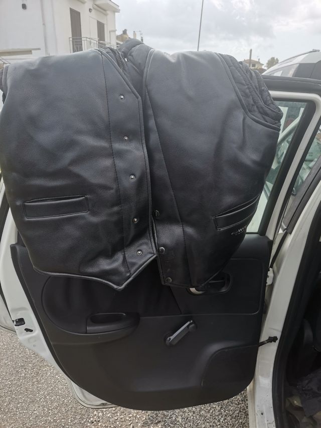 gilet di pelle