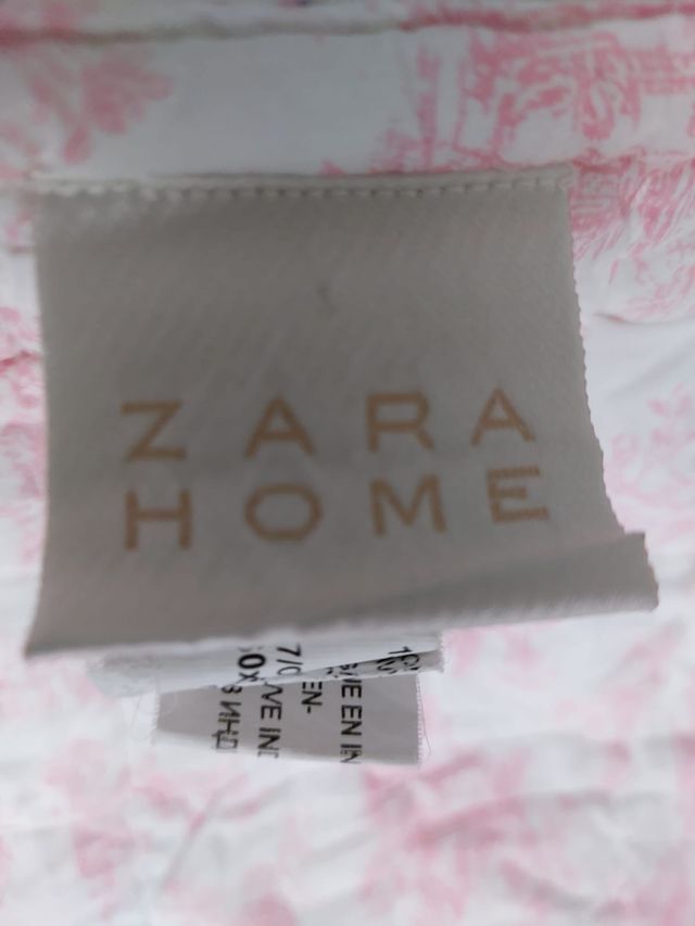 Colcha de Zara Home rosa 160X250 como nueva