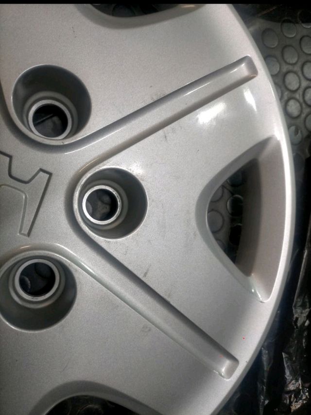 Honda HRV año 2000 embellecedor tapacubos NUEVOS