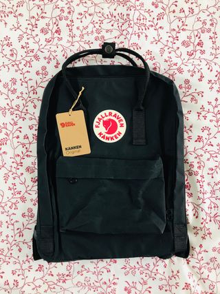Mochila Fjällräven Kanken 16L de segunda mano por 40 EUR en Barcelona en  WALLAPOP