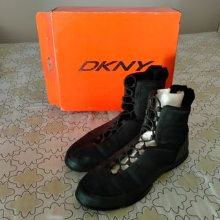 Botín DKNY color negro de segunda mano por 20 EUR en Mataró en WALLAPOP