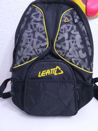 Mochila enduro leatt de segunda mano por 45 EUR en Zaragoza en WALLAPOP