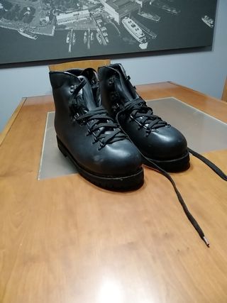 Botas militares montaña xogori kamet de segunda mano por 50 EUR en Zaragoza  en WALLAPOP