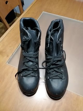 Botas militares montaña xogori kamet de segunda mano por 50 EUR en Zaragoza  en WALLAPOP