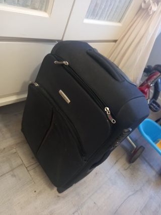 MALETA DE MANO OFERTA SOLO HOY de segunda mano por 5 EUR en Zaragoza en  WALLAPOP