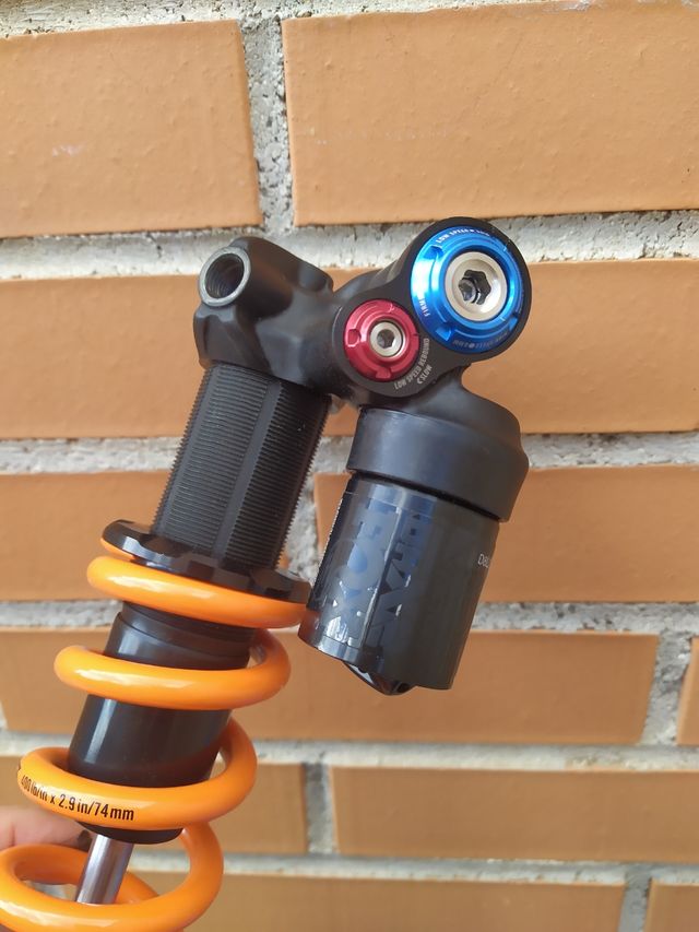 FOX DHX2 225x70mm Factory 2 Pos. y muelle 400 Lbs.