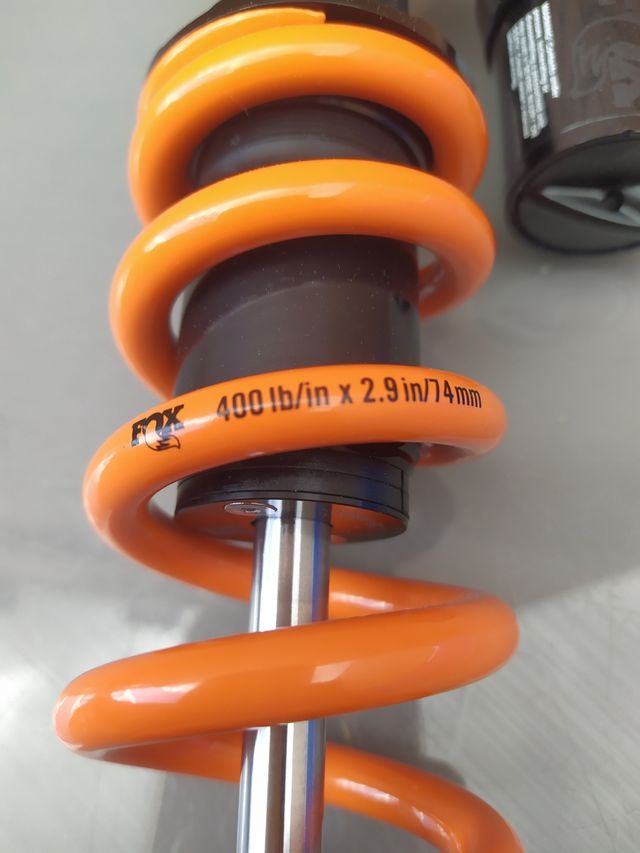 FOX DHX2 225x70mm Factory 2 Pos. y muelle 400 Lbs.