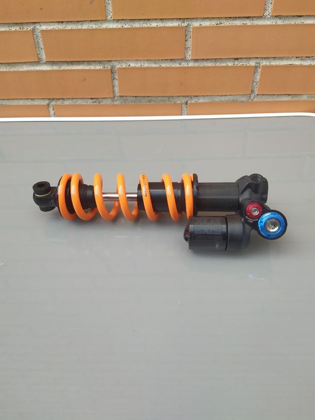 FOX DHX2 225x70mm Factory 2 Pos. y muelle 400 Lbs.