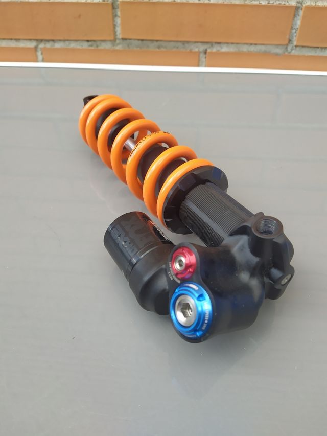 FOX DHX2 225x70mm Factory 2 Pos. y muelle 400 Lbs.