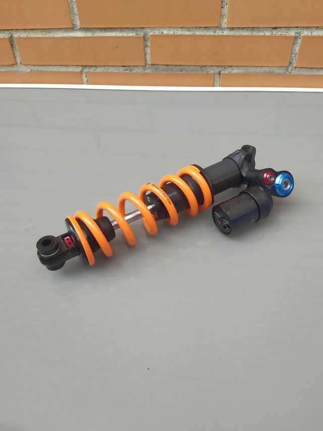 FOX DHX2 225x70mm Factory 2 Pos. y muelle 400 Lbs.