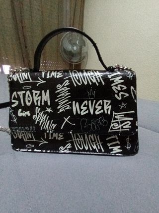 Bolso pequeño Parfois. Súper original. de segunda mano por 4 EUR en  Alicante en WALLAPOP