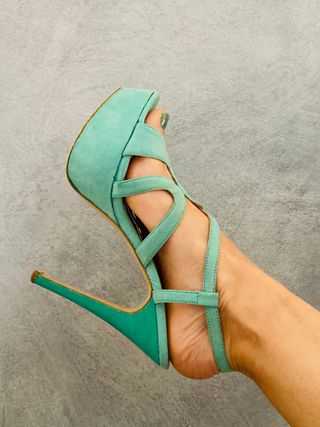 Sandalias verde agua de segunda mano por 25 EUR en Aranjuez en WALLAPOP