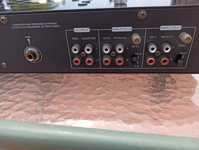 MESA DE MEZCLA PROFESIONAL DJ-TECH UM-110 USB