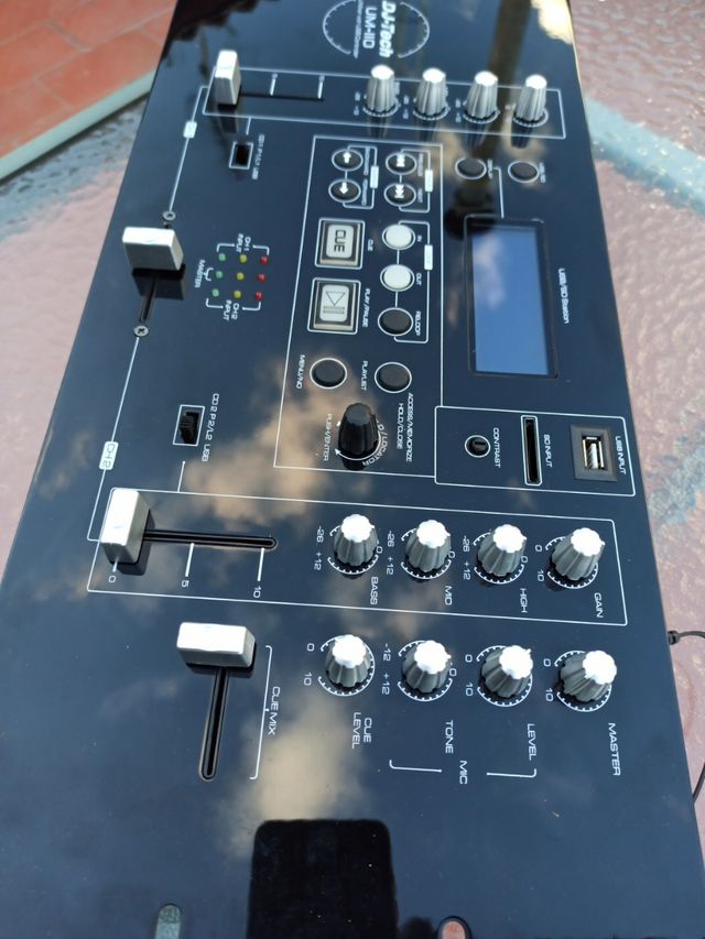 MESA DE MEZCLA PROFESIONAL DJ-TECH UM-110 USB