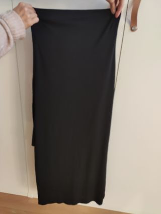 Falda Larga Negra Zara de segunda mano por 5 EUR en Madrid en WALLAPOP