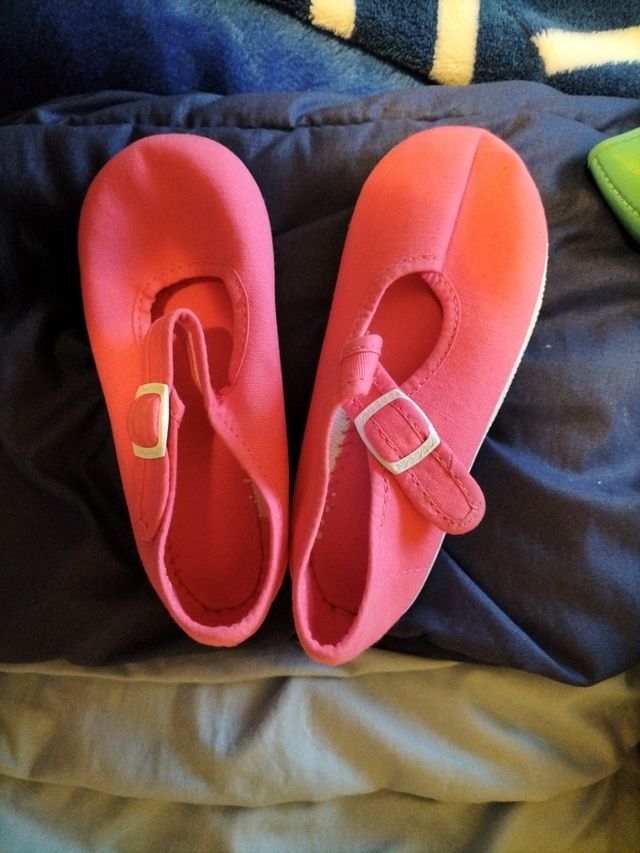 zapatillas de lona rosa fucsia sin estrenar.