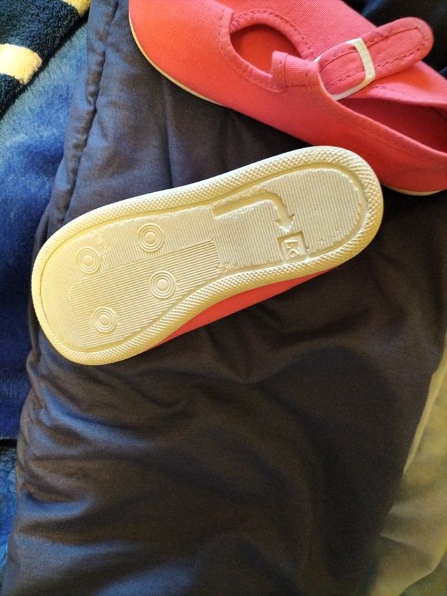 zapatillas de lona rosa fucsia sin estrenar.