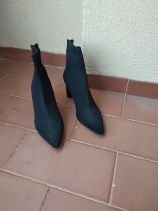 Botín calcetin Stradivarius de segunda mano por 11 EUR en Utrera en WALLAPOP