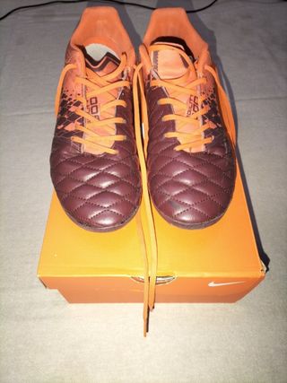 Botas futbol kipsta 41 de segunda mano por 5 EUR en Madrid en WALLAPOP