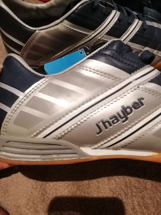 ZAPATILLAS FÚTBOL, TALLA 45 de segunda mano por 15 EUR en Leganés en  WALLAPOP