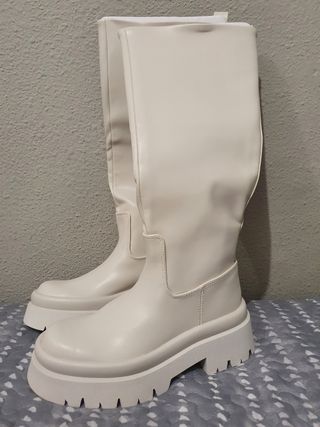 Bota color crudo de segunda mano por 30 EUR en Valencia en WALLAPOP