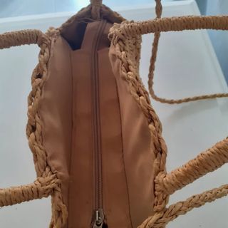 Bolso de rafia Stradivarius de segunda mano por 5 EUR en Puertollano en  WALLAPOP