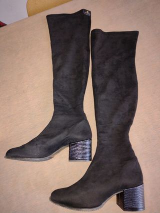 Botas altas nuevas Cuplé de segunda mano por 40 EUR en Massamagrell en  WALLAPOP