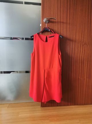 Mono rojo zara de segunda mano por 9 EUR en Hinojedo en WALLAPOP