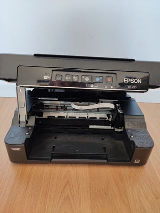 Impresora escáner Epson XP 225 color de segunda mano por 20 EUR en  Barcelona en WALLAPOP