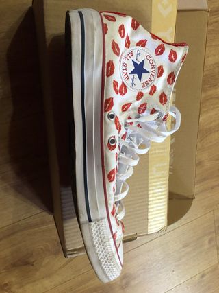 Converse Chuck Taylor All Star personalizadas de segunda mano por 60 EUR en  Vilanova de Arousa en WALLAPOP