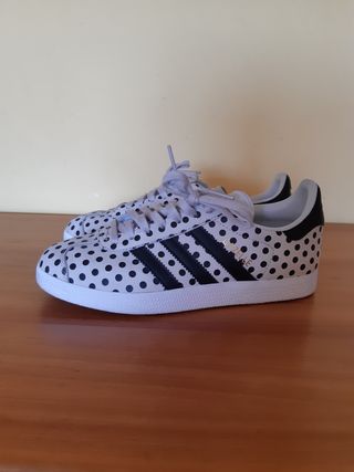 Zapatillas Adidas Gazelle lunares talla 36 2\\/3 de segunda mano por 30 EUR  en Veigue en WALLAPOP
