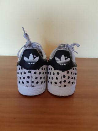 Zapatillas Adidas Gazelle lunares talla 36 2\\/3 de segunda mano por 30 EUR  en Veigue en WALLAPOP