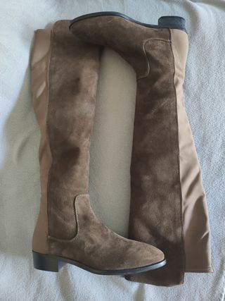 Botas altas Uterqüe de segunda mano por 100 EUR en Barcelona en WALLAPOP