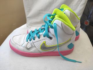 Zapatillas nike chica colores de segunda mano por 10 EUR en Madrid en  WALLAPOP