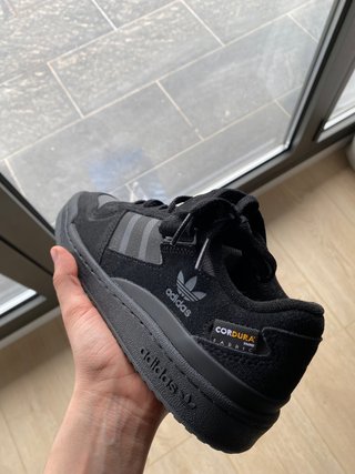 Adidas Forum 84 negras 37.5 de segunda mano por 95 EUR en Sant Boi de  Llobregat en WALLAPOP