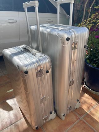 Rimowa juego 2 maletas de segunda mano por 600 EUR en Club Encinas en  WALLAPOP