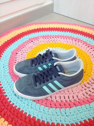 Zapatillas Adidas Neo azul oscuro talla 37 de segunda mano por 10 EUR en  Valencia en WALLAPOP