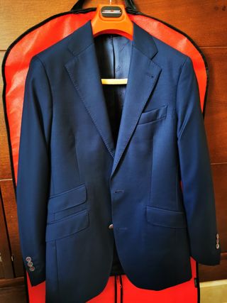 Traje chaqueta Álvaro Moreno T-44\\/38 azul de segunda mano por 110 EUR en  Trigueros en WALLAPOP