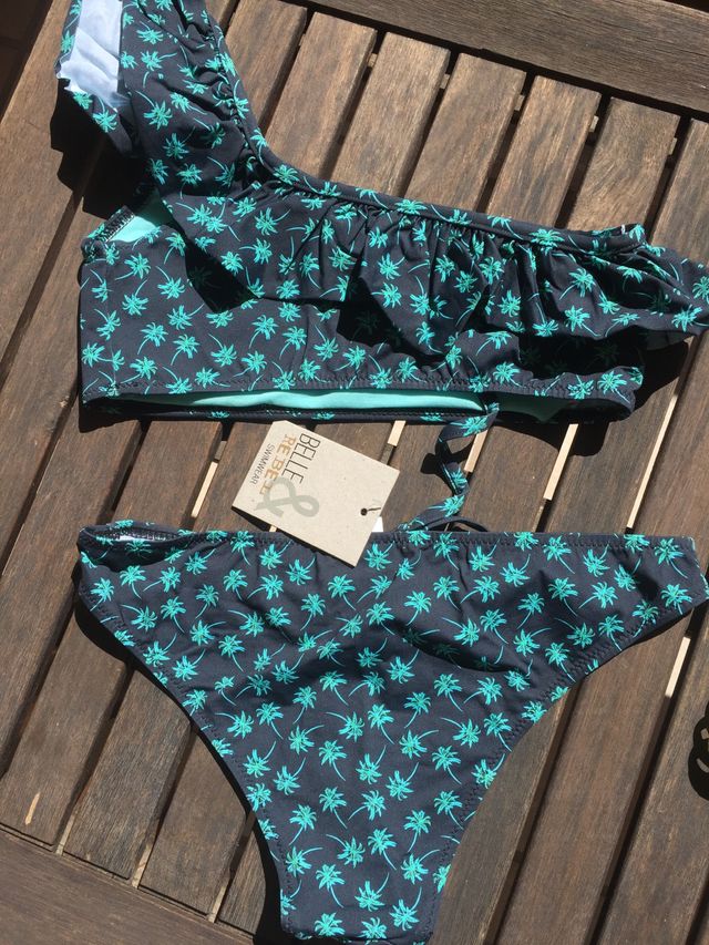 Bikini niña adolescente con relleno volantes