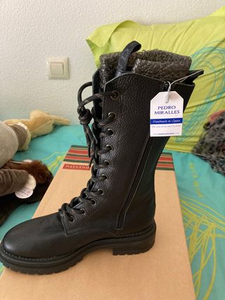 Botas militares negras de segunda mano por 120 EUR en Cartagena en WALLAPOP