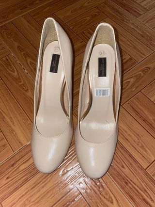 Zapatos salón beige CORTE INGLÉS de segunda mano por 15 EUR en Madrid en  WALLAPOP