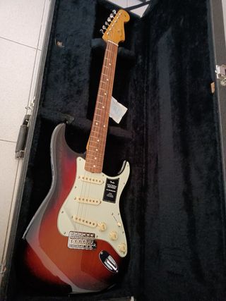Guitarra Fender Stratocaster de segunda mano en Barcelona en WALLAPOP