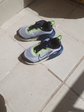Zapatillas niño Nike talla 26 de segunda mano por 10 EUR en León en WALLAPOP