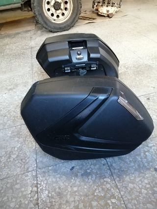 Maletas laterales moto de segunda mano por 300 EUR en León en WALLAPOP