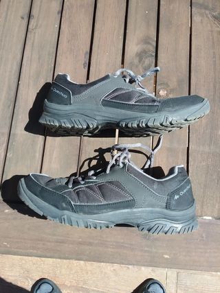Zapatillas n39 decathlon montaña de segunda mano por 10 EUR en Valdencina  en WALLAPOP
