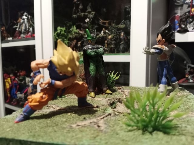 mini diorama Goku VS vegeta